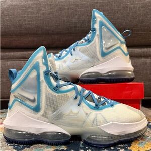 Size 11.5 - Space Jam x Nike LeBron 19 “Sweatsuit”